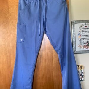 HH women’s scrub bottoms. Used but is excellent condition.